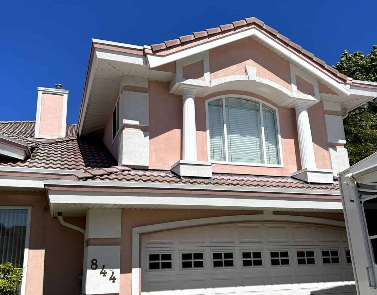 exterior-house-stucco-painted-in-peach-and-white-for-garage.jpg exterior house stucco painted in peach and white for garage